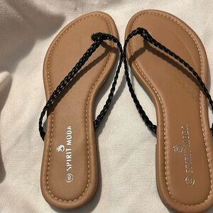 ⭐️Brand New Moda Spirit Black braided flip flops/sandals size 8 A111